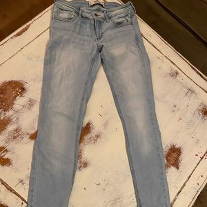 Hollister stretch jean size 3R, W26, L31